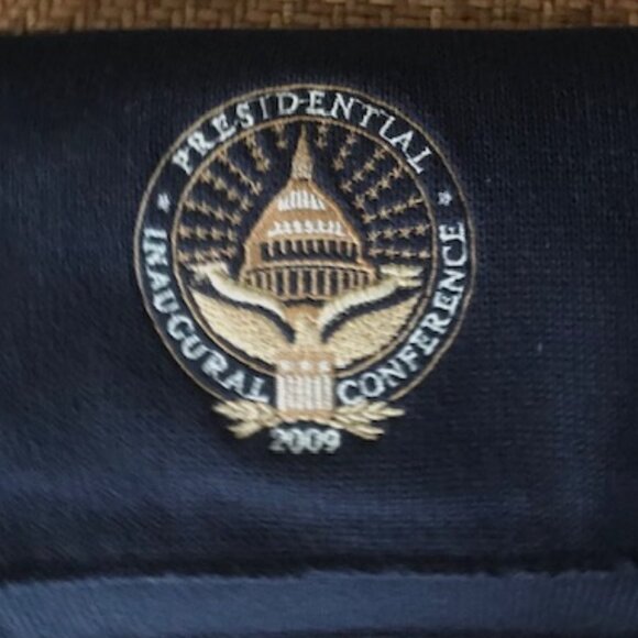 INAUGURAL CONFERENCE 2009 EMBROIDERED PRESIDENTIAL SEAL NAVY BLUE ACRYLIC SCARF - Picture 3 of 8